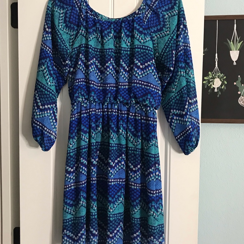 Xtraordinary patterned dress!